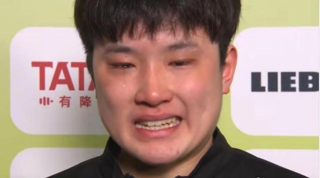 薛飞3-2淘汰张本智和 握拳怒吼庆祝 决胜局爆发