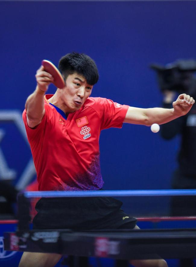 薛飞3-2淘汰张本智和 握拳怒吼庆祝 决胜局爆发